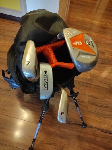 US kids golf ultralight set 4 clubs, right hand. 51". Good condition.