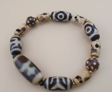 Vintage Himalayan Tibetan Treasure Vase Pattern & 2 Eyes Agate Beads Bracelet