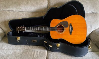 Yamaha guitar