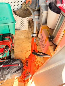 Black + Decker Corded Electric Grass Strimmer / Trimmer