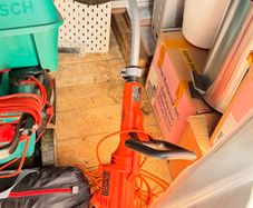 Black + Decker Corded Electric Grass Strimmer / Trimmer