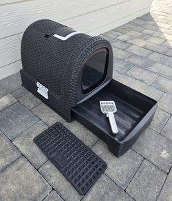 Enclosed Cat Litter Tray System - Curver  27 Litres