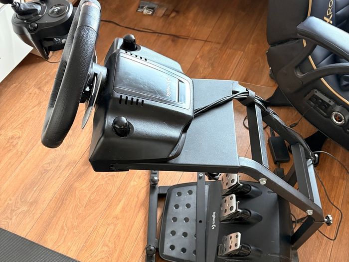 Logitech G920 steering wheel with stand and gear stick