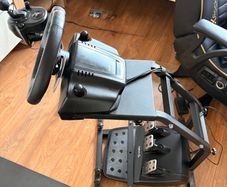 Logitech G920 steering wheel with stand and gear stick