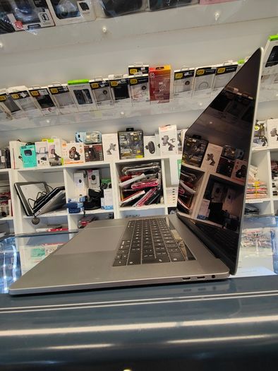 2019 MacBook Pro A1990 15" Touchbar Intel Core (i9-9880H) 32GB RAM 512GB SSD (Battery Cycle: 190)