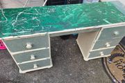 Free Dressing Table