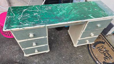 Free Dressing Table