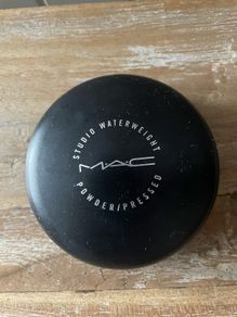 MAC Studio Waterweight Powder-Pressed New