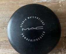 MAC Studio Waterweight Powder-Pressed New