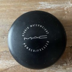 MAC Studio Waterweight Powder-Pressed New