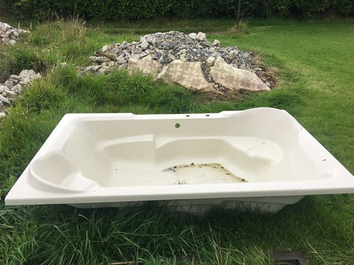 Large rectangular Acrylic bath.
