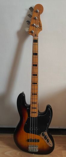 Squier Classic 70s Jazz Bass