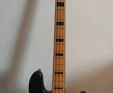 Squier Classic 70s Jazz Bass