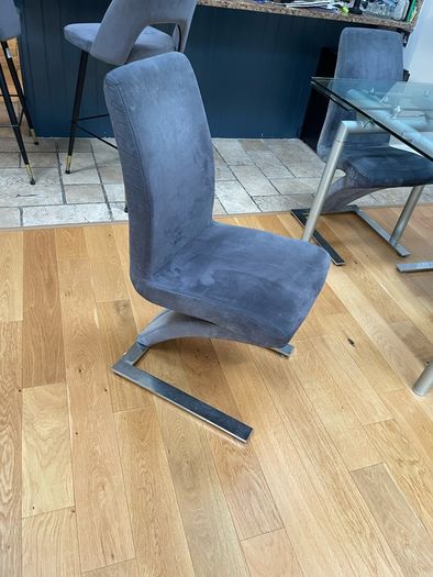 Extendable Glass Dining Table and 4 Chairs