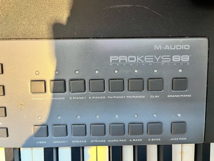 M-Audio Prokeys M88 Keyboard + Stand + Trust Speaker set w Sub-Woofer