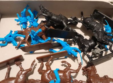 Larger scale plastic soldiers