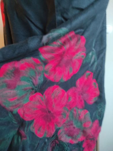 Reversible scarf shawl