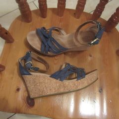 UGG   sandals   size 5