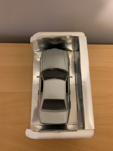 Mercedes 500 SL 32 Coupe 1/18 Revell Metal Model Car