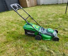 Electric lawnmower