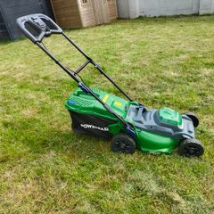 Electric lawnmower