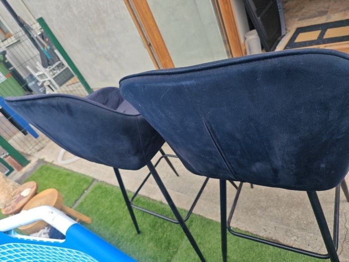2x bar chairs