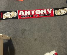 3 man united scarves