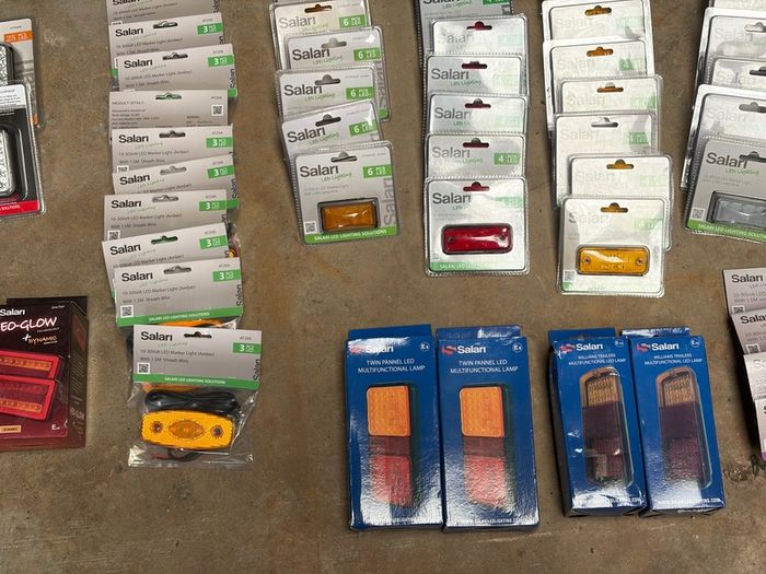 Trailer side markers