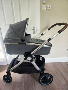 Maxi Cosi Adorra Luxe Travel System