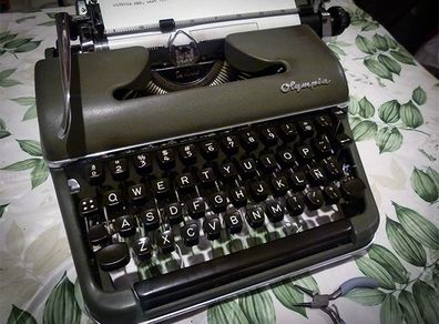 OLYMPIA SM3 typewriter working order