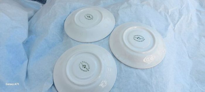 Arklow brendan erin stone design 3 x cups and Saucers,vintage collectors items ,buyer collects or pays postage thank you, see pictures for condition, sold as seen.