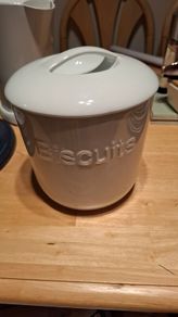 biscuit jar