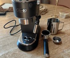 DeLonghi Dedica Pump Coffee Maker EC680