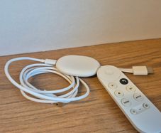 Google Chromecast with Google TV 4K (Snow) - Voice Remote & USB-C Cable - Excellent Condition