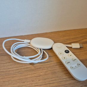Google Chromecast with Google TV 4K (Snow) - Voice Remote & USB-C Cable - Excellent Condition