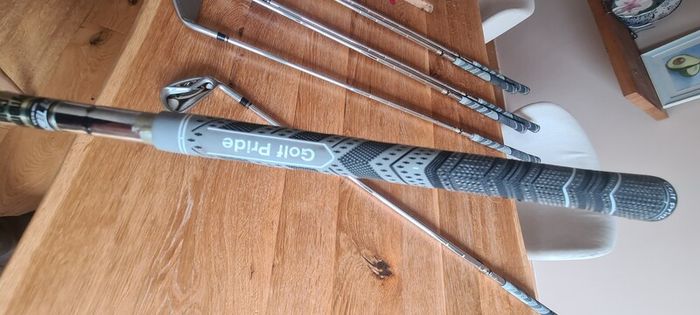 taylormade R7 irons and stand bag