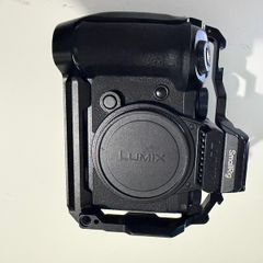 Lumix S5iix with cage
