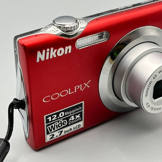Nikon Coolpix S3000 12MP Digital Camera Red - Boxed - Full Kit