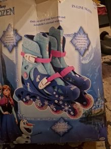 FROZEN roller skates