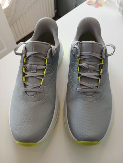 golf shoes