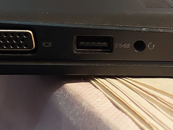 DELL Latitude 5490, Intel Core i5-7300U CPU, 2.71GHz. 8GB Ram, 256GB SSD, Windows 10 Pro, Microsoft Edge, Chrome and VLC