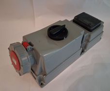 Postage - Garo 63A 380-415V 3P+N+E - IP66 + IP67 Switched Interlock Socket