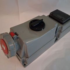 Postage - Garo 63A 380-415V 3P+N+E - IP66 + IP67 Switched Interlock Socket