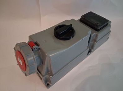 Postage - Garo 63A 380-415V 3P+N+E - IP66 + IP67 Switched Interlock Socket