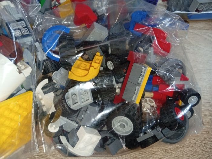 (Firm Price )Large Collection of nice Clean Lego approx 2.4 kg mostly lego city for spares