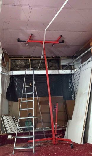 Plasterboard lifter