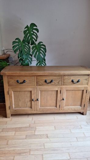 sideboard
