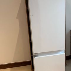 Integrated Whirlpool 6sense fridge freezer 70/30 Split