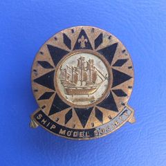 SHIP MODEL SOCIETY - a vintage membership badge (1950s). Scarce.
