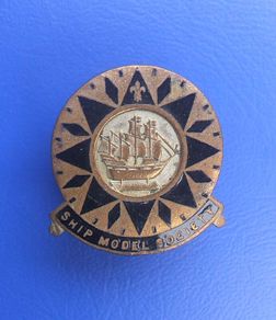 SHIP MODEL SOCIETY - a vintage membership badge (1950s). Scarce.